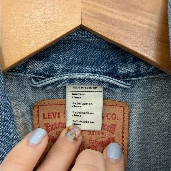 Levi’s Women’s Distressed Denim Vest – Blue – Size XS - Picture 3 of 8